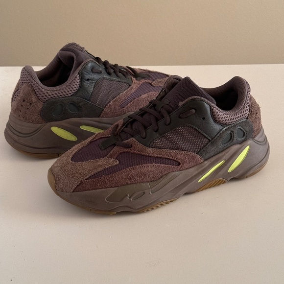 Yeezy Boost 700 Mauve Adidas EE9614 Men's Shoes Multicolor size Men’s 9 - Picture 1 of 8